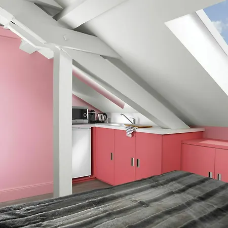 Le Moon Apartment *